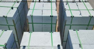 襄阳 芝麻白花岗岩5公分地铺石 花岗岩厂家工厂装车日常