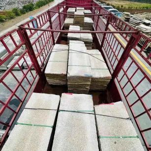 襄阳 黄金麻花岗岩荔枝面，光面毛板装车完成