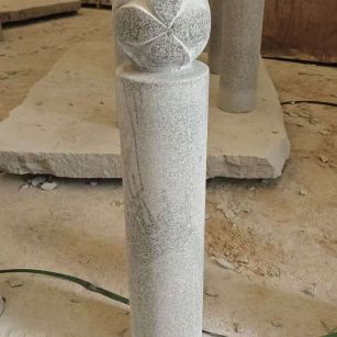 襄阳 芝麻白花岗岩石材挡车石柱、停车柱、圆柱挡车柱、方柱挡车柱等