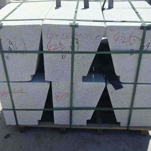 襄阳 芝麻白异形坐凳，石凳