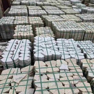襄阳 黄金麻白麻花岗岩荔枝面地铺石(冰裂纹)