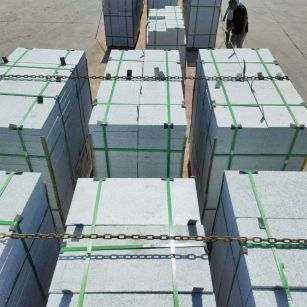 襄阳 芝麻白花岗岩5公分地铺石 花岗岩厂家工厂装车日常