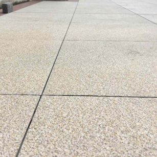 襄阳 黄金麻花岗岩石板材荔枝面地面铺装效果