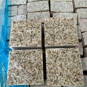 襄阳 黄金麻花岗岩自然面小方块，弹石，马蹄石等