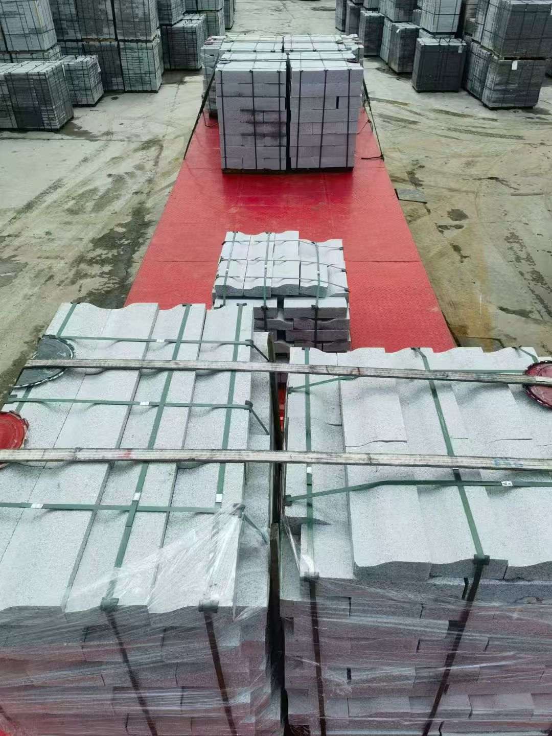 襄阳 芝麻白仿形加直形路沿石出货日常