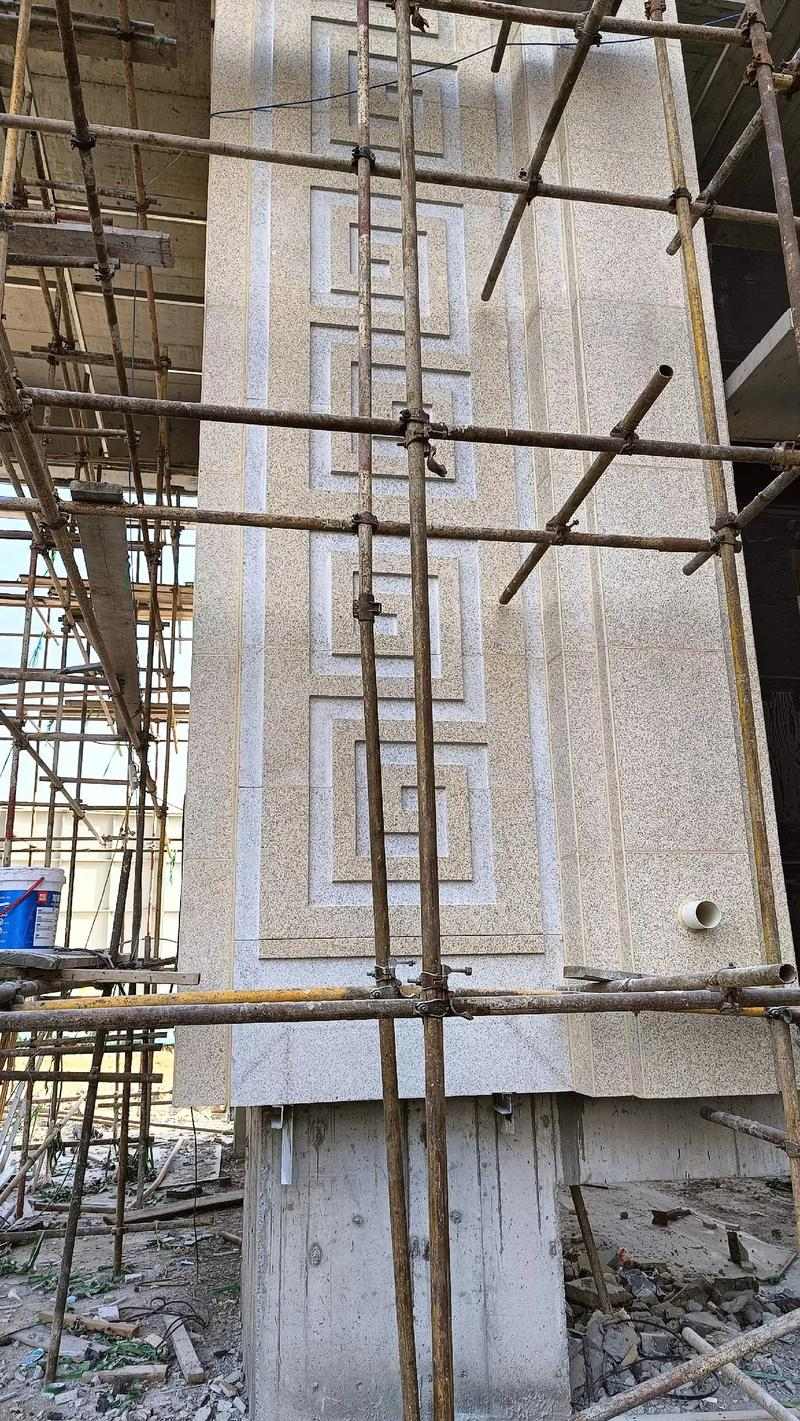 襄阳 黄金麻花岗岩别墅外墙干挂回纹造型效果