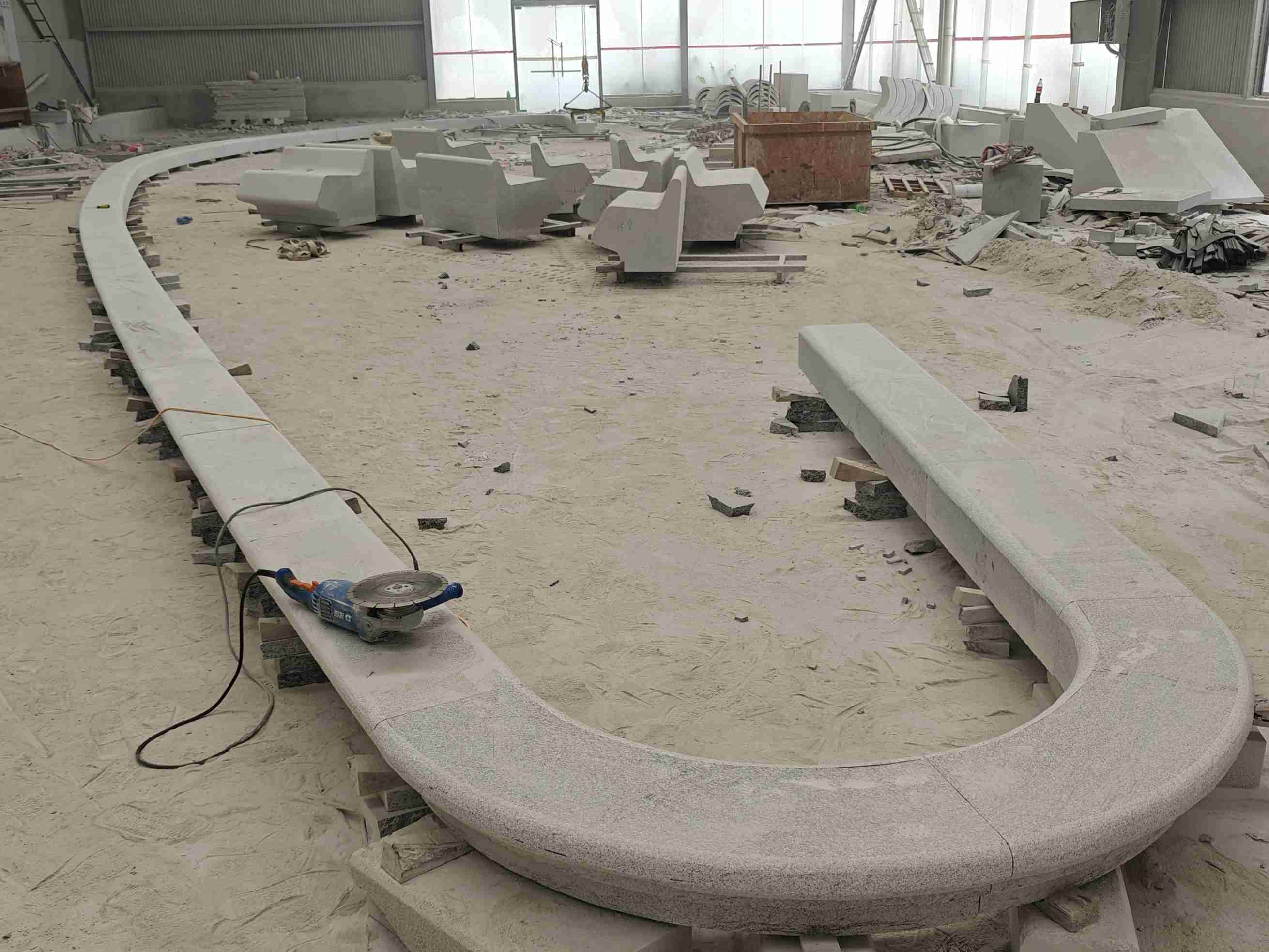 襄阳 芝麻白花岗岩弧形花坛石，坐凳石