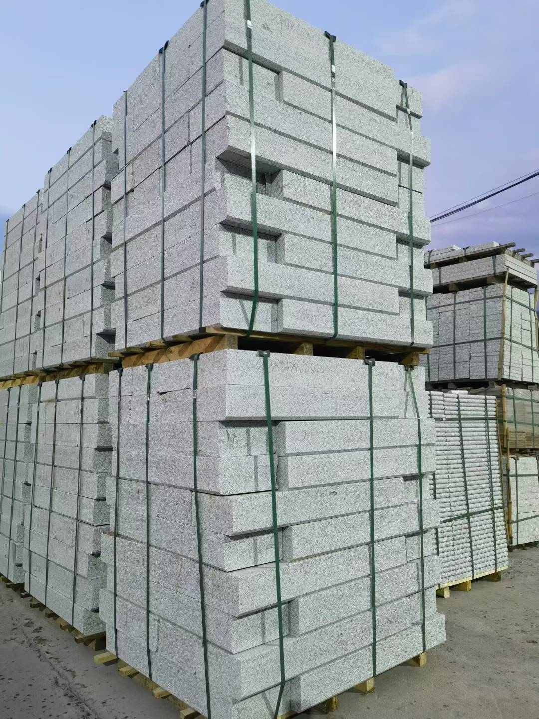 襄阳 芝麻白花岗岩路沿石，路缘石，路肩石，道牙，立缘石，马路牙子，街沿石，侧石等