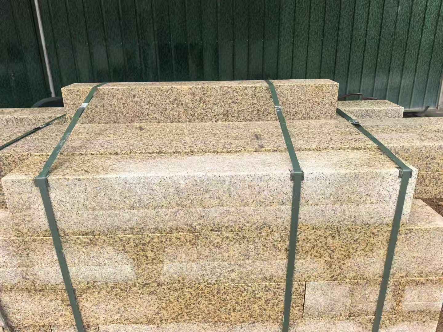 襄阳 黄金麻花岗岩石材机切面栏杆料半成品