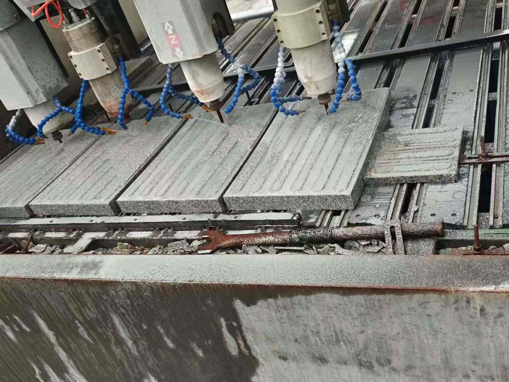 襄阳 芝麻白花岗岩荔枝面盲道雕刻