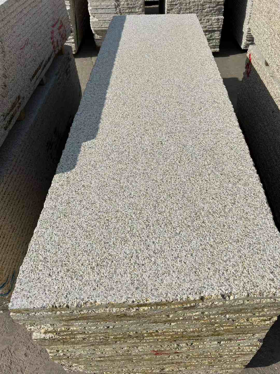 襄阳 黄金麻花岗岩荔枝面毛板，半成品