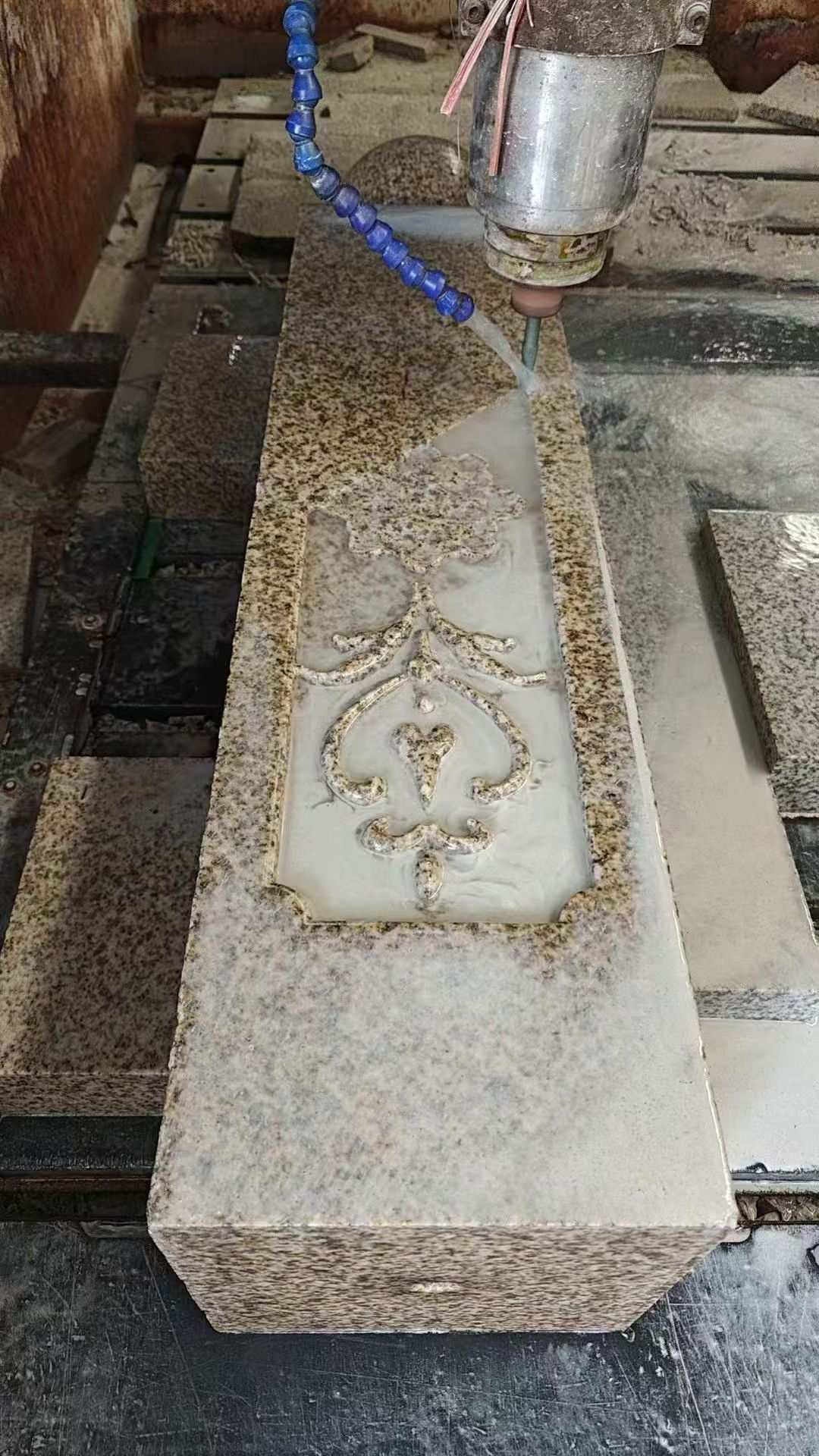 襄阳 黄金麻花岗岩异形加工雕刻栏杆大柱