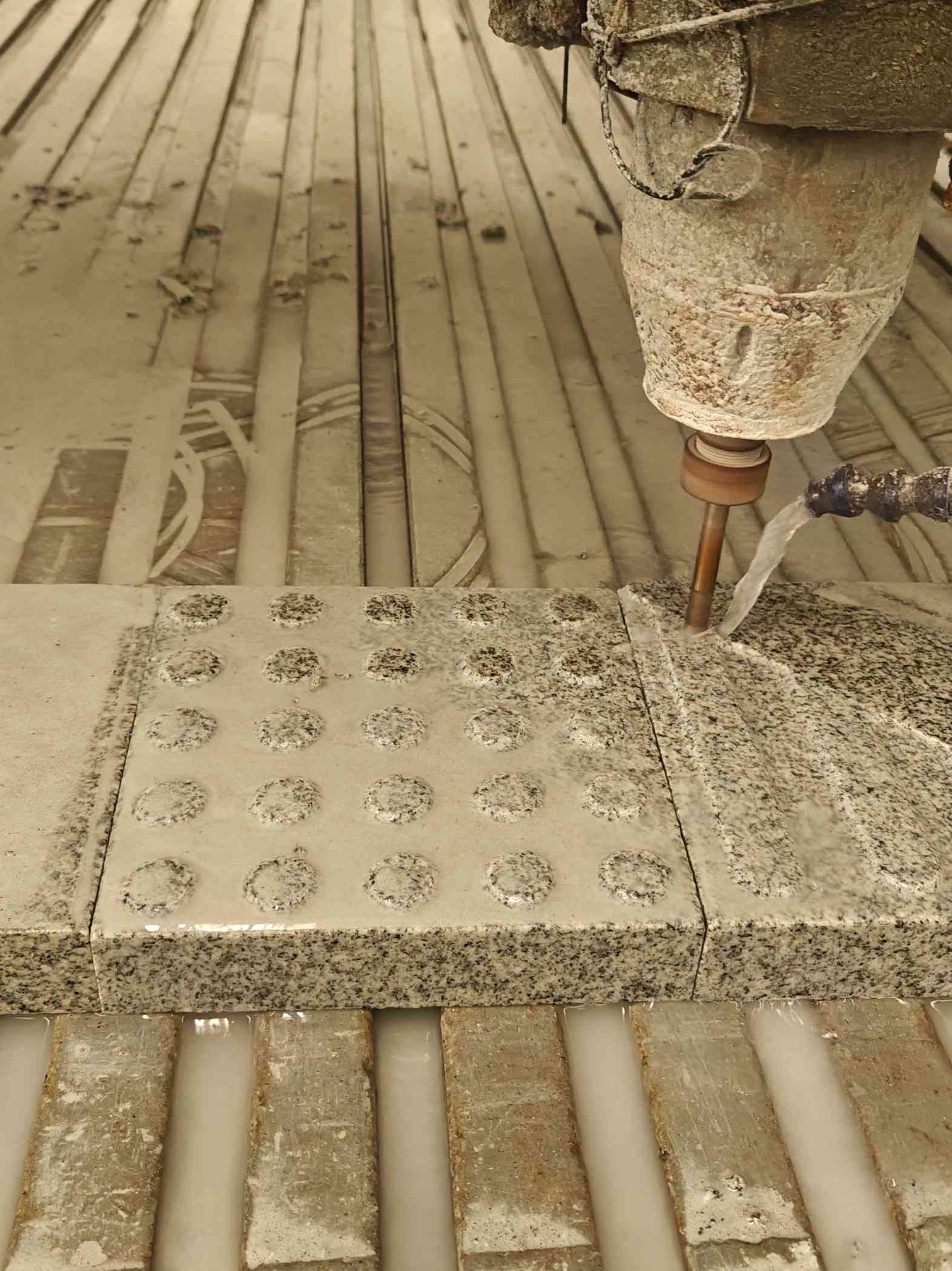 襄阳 芝麻白花岗岩石材盲人石、盲道石、盲点石