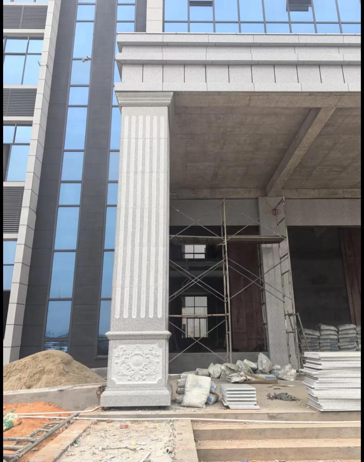 襄阳 芝麻白光面花岗岩门楼大柱（罗马柱）配雕花底座