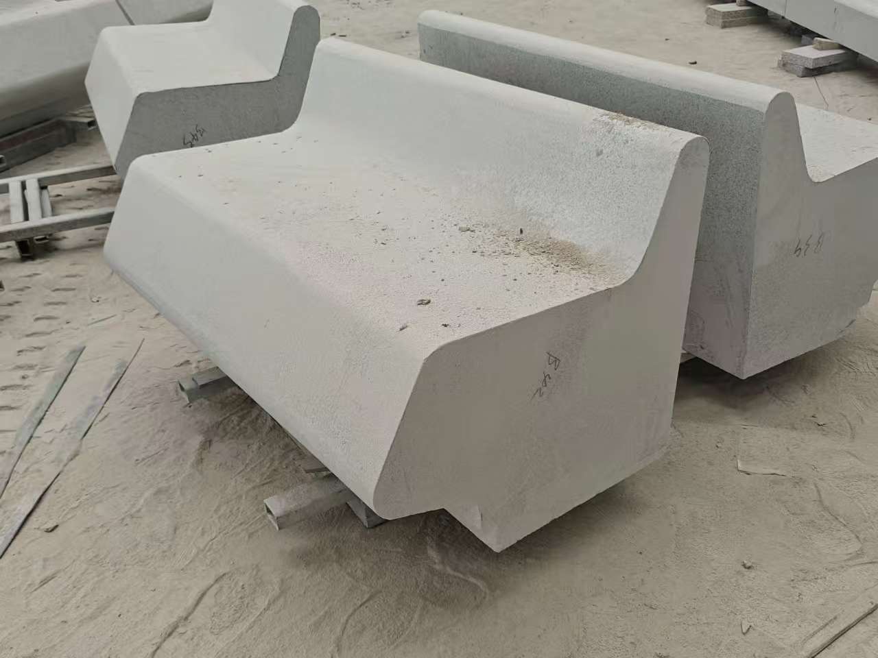 襄阳 芝麻白花岗岩异形坐凳，石凳