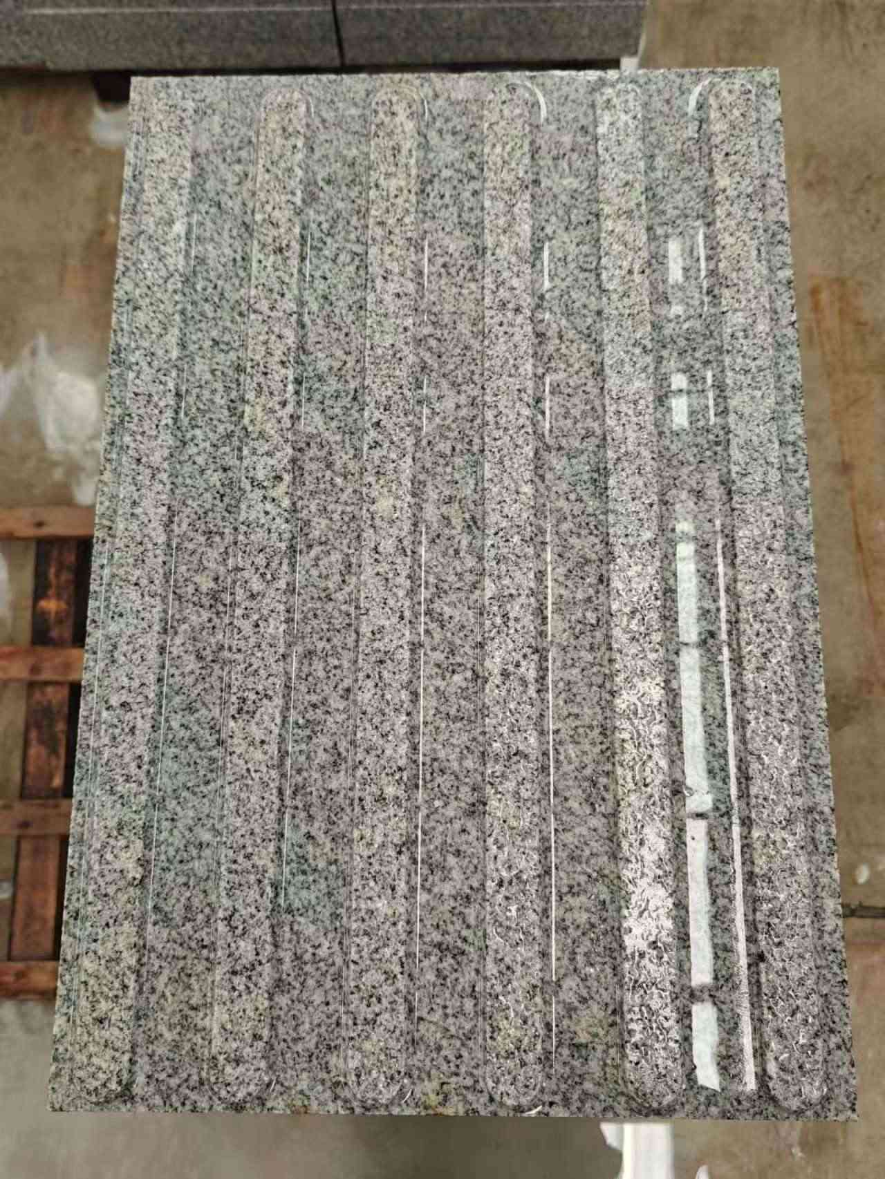 襄阳 芝麻白花岗岩荔枝面雕刻盲道，盲条