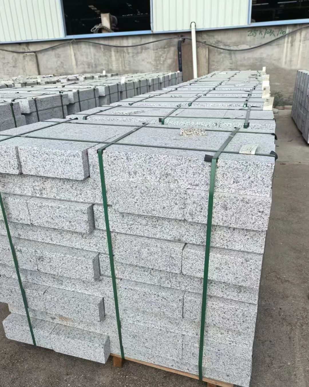 襄阳 白麻花岗岩路沿石，弧形路沿石，道牙石，马路牙子，界石，路缘石，平沿石，直岩石，平缘石等