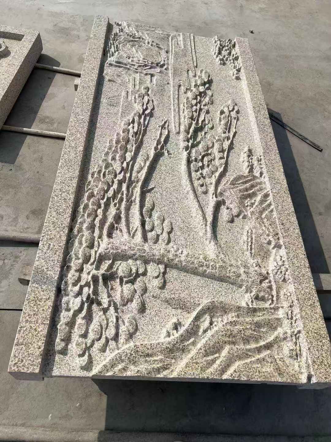 襄阳 黄金麻雕刻板浮雕迎客松