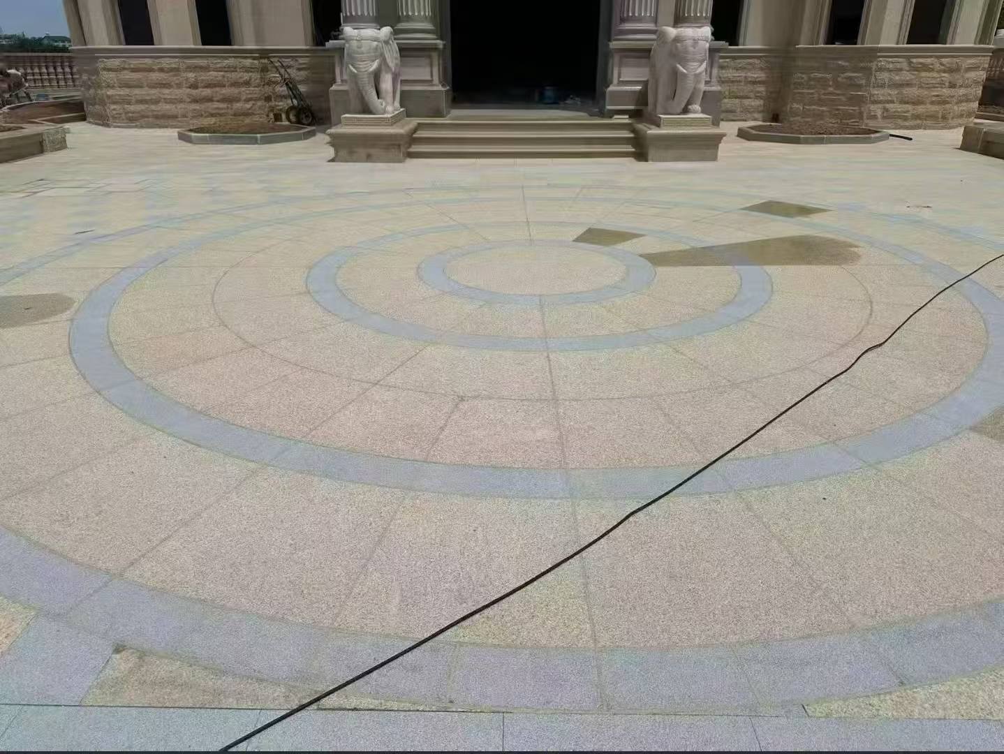 襄阳 黄金麻芝麻灰花岗岩石材地铺拼接效果