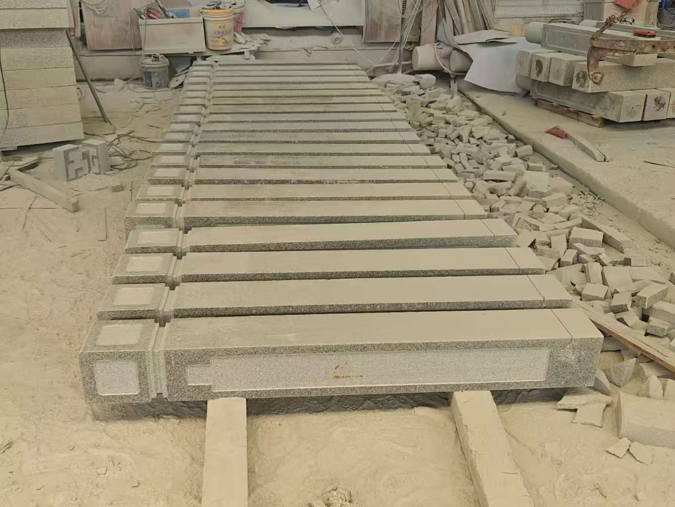 襄阳 芝麻白异形加工雕刻-栏杆大柱，方柱