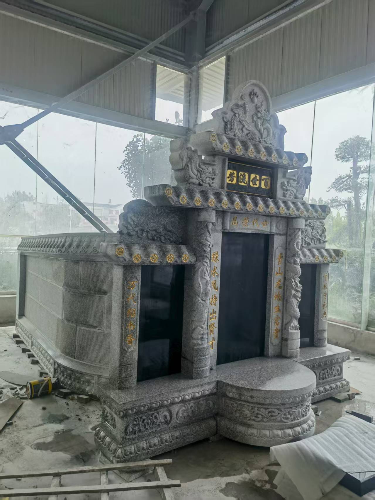 襄阳 芝麻白墓碑效果展示图