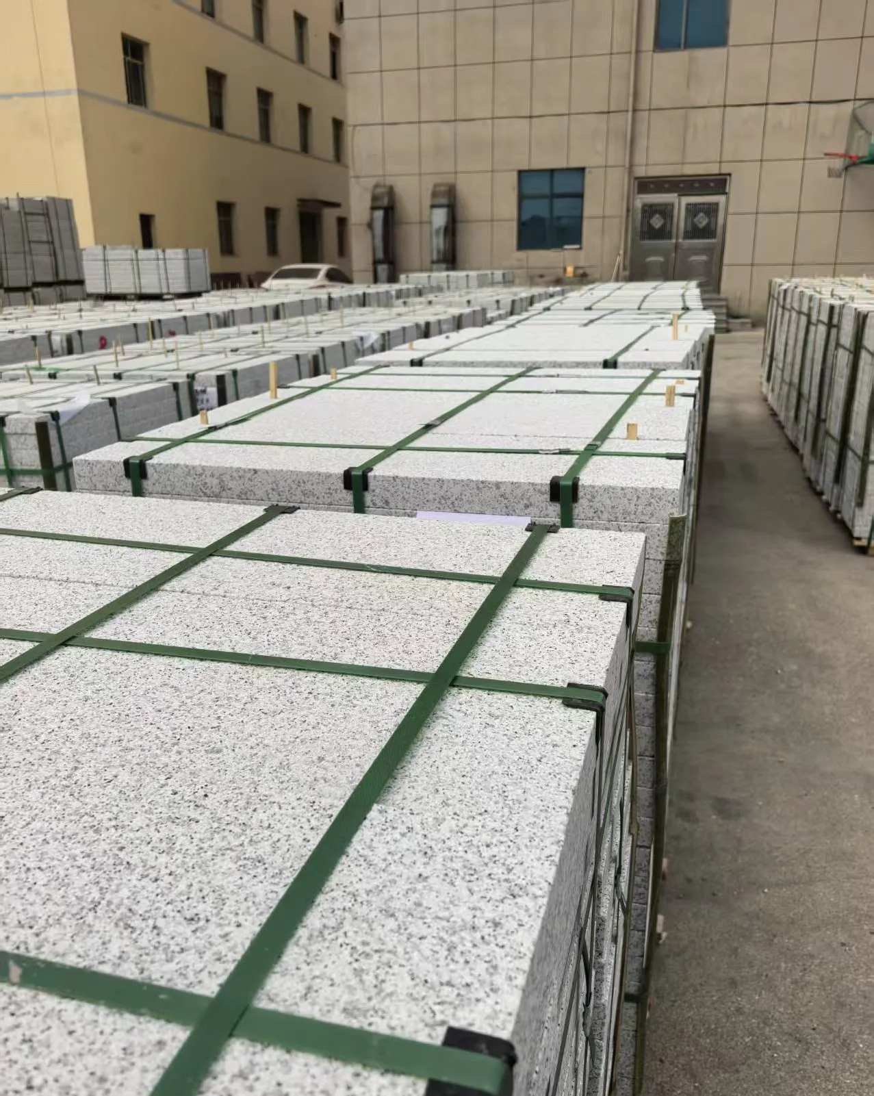 襄阳 白麻花岗岩5.0公分荔枝面地铺石