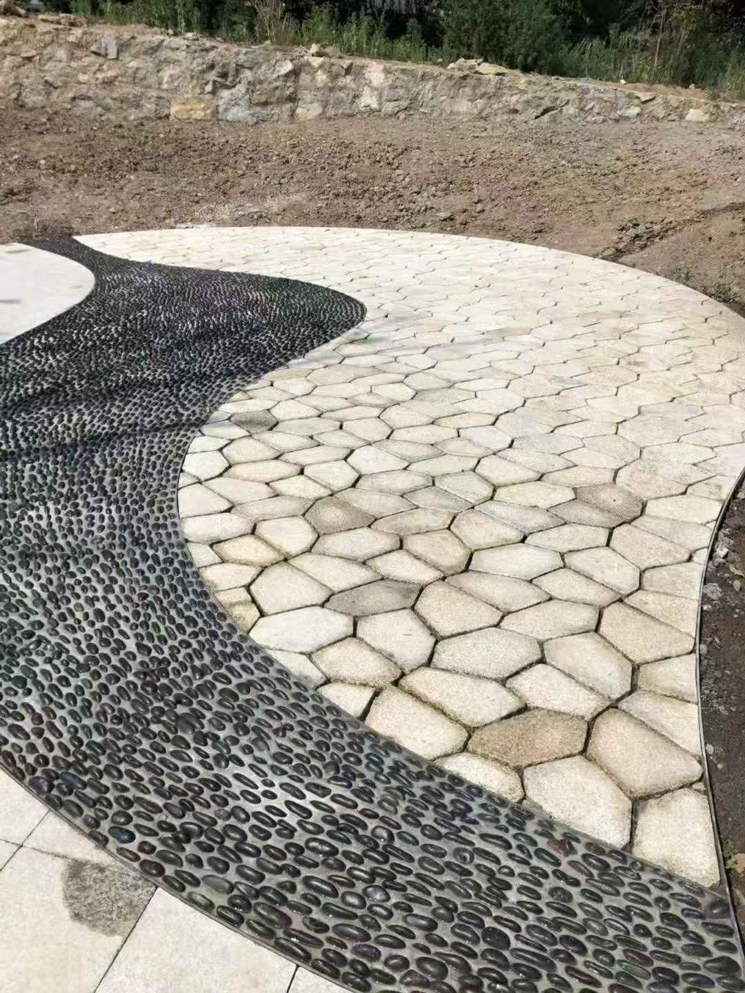 襄阳 黄金麻冰裂纹地铺石工地铺装案例