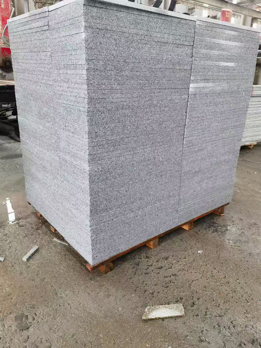 襄阳 芝麻白火烧面1.8厚300*600地铺石，尺寸标准，厚薄均匀