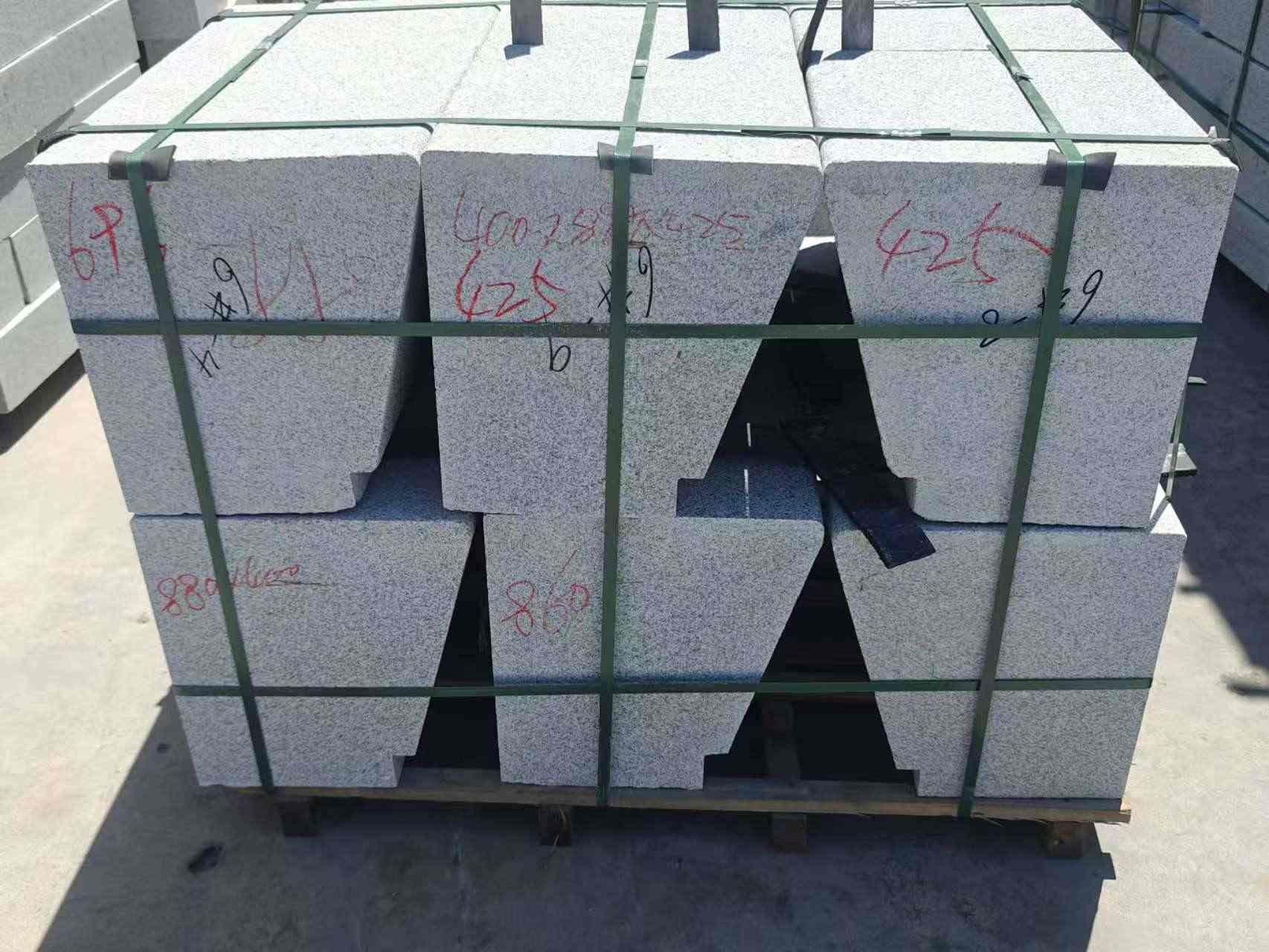 襄阳 芝麻白异形坐凳，石凳