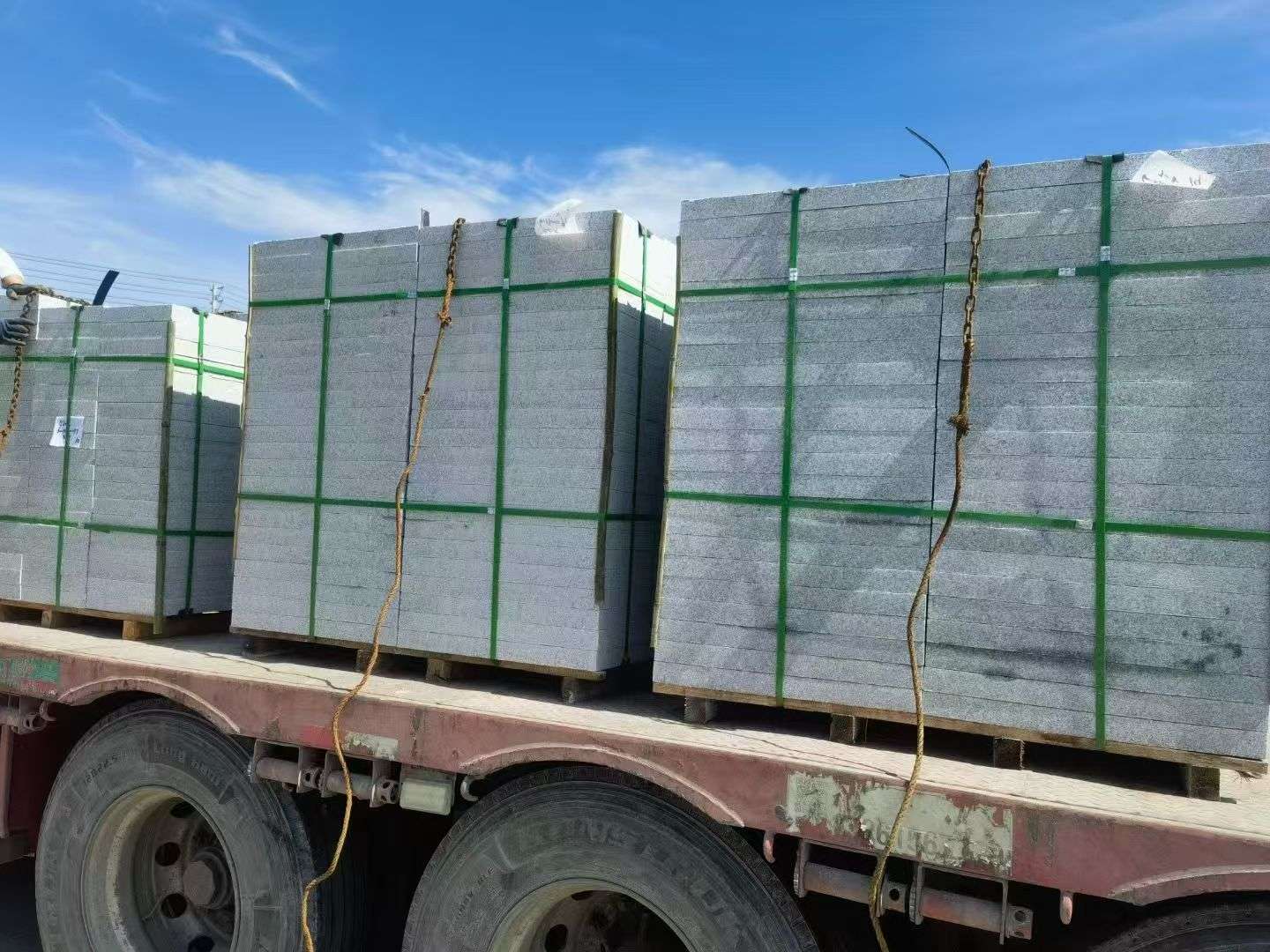 襄阳 芝麻白花岗岩地铺石装车日常