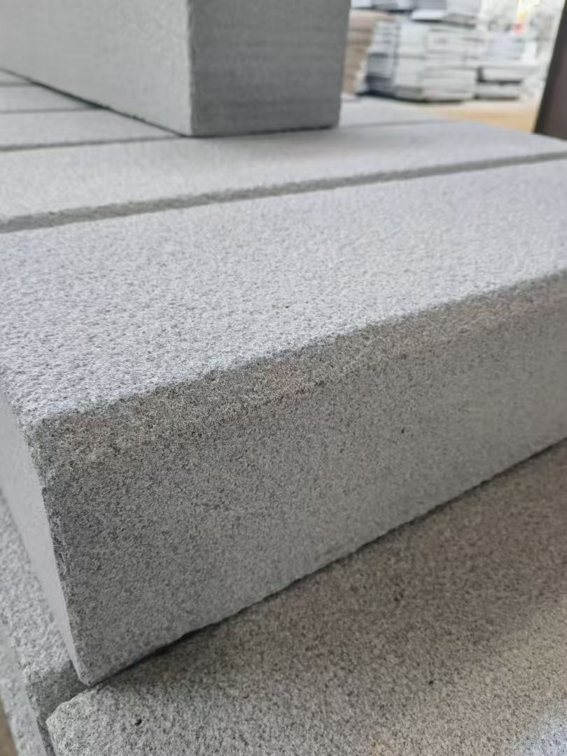 襄阳 芝麻灰荔枝面路沿石