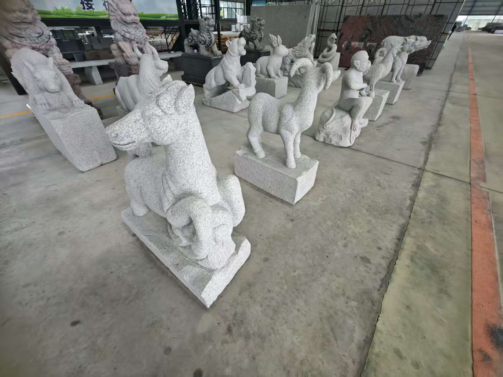 襄阳 芝麻白花岗岩造型立体雕刻——十二生肖