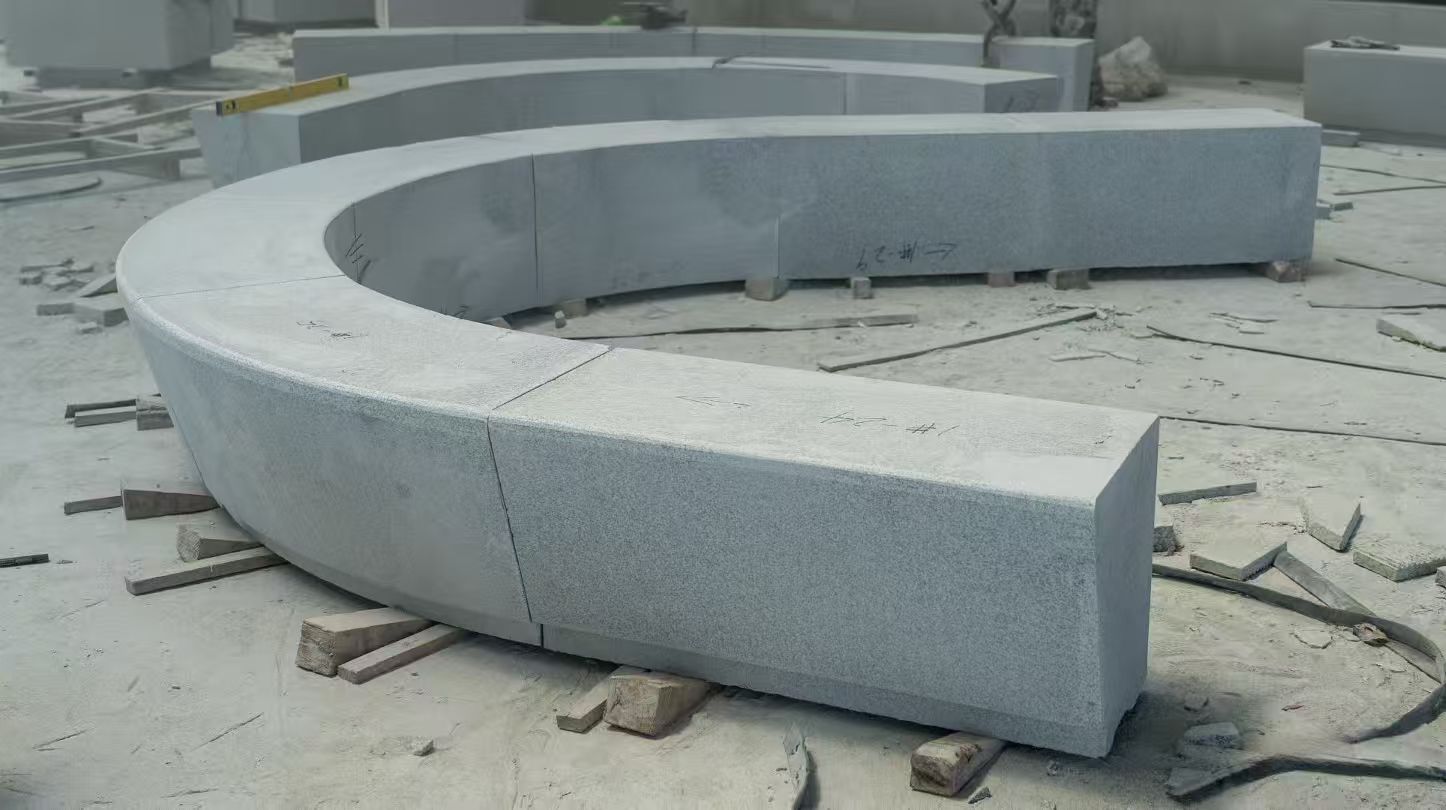 襄阳 芝麻白花岗岩光面弧形坐凳